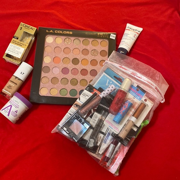 Makeup Bundle - Picture 1 of 9